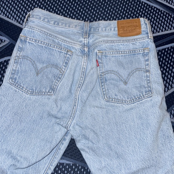 Levi’s Straight Leg Light wash Jeans - Picture 3 of 5